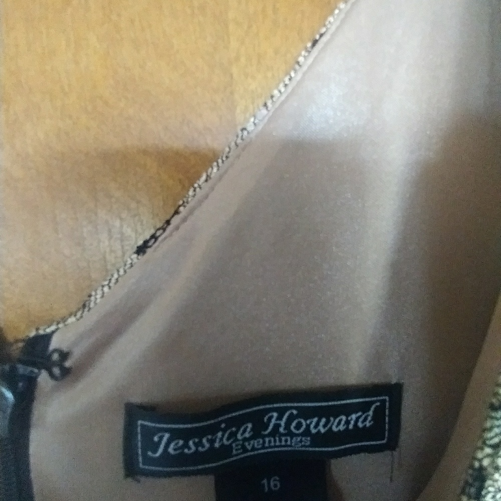 Dress - Picture 3 of 4
